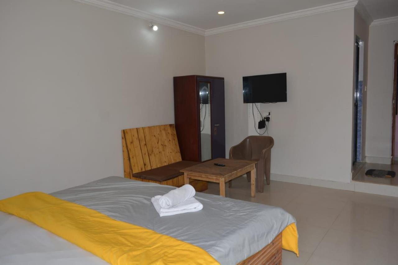 קלנגוטה Esther Guest House חדר תמונה